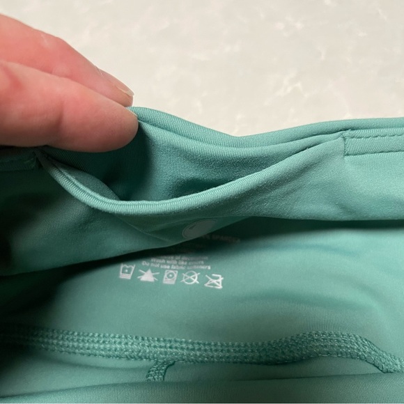 EUC Yogalicious Green Leggings - Picture 4 of 5